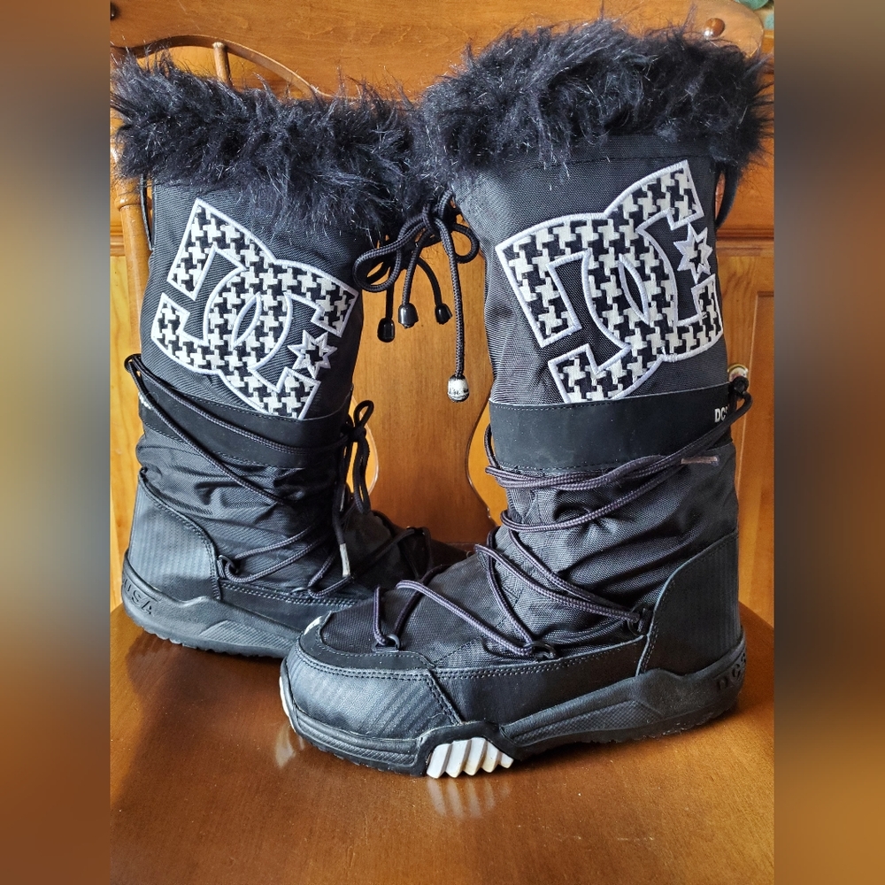 🖤🤍Medium New DC Chalet Winter Boots🤍🖤 - Picture 7 of 7